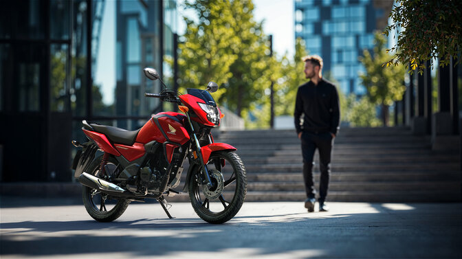 Vista estática de la Honda CB125F en ubicación
